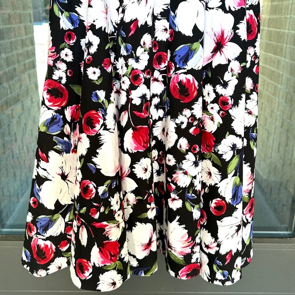 White House Black Market Fit & Flare Floral Dress Size 0 Sleeveless - Picture 6 of 14